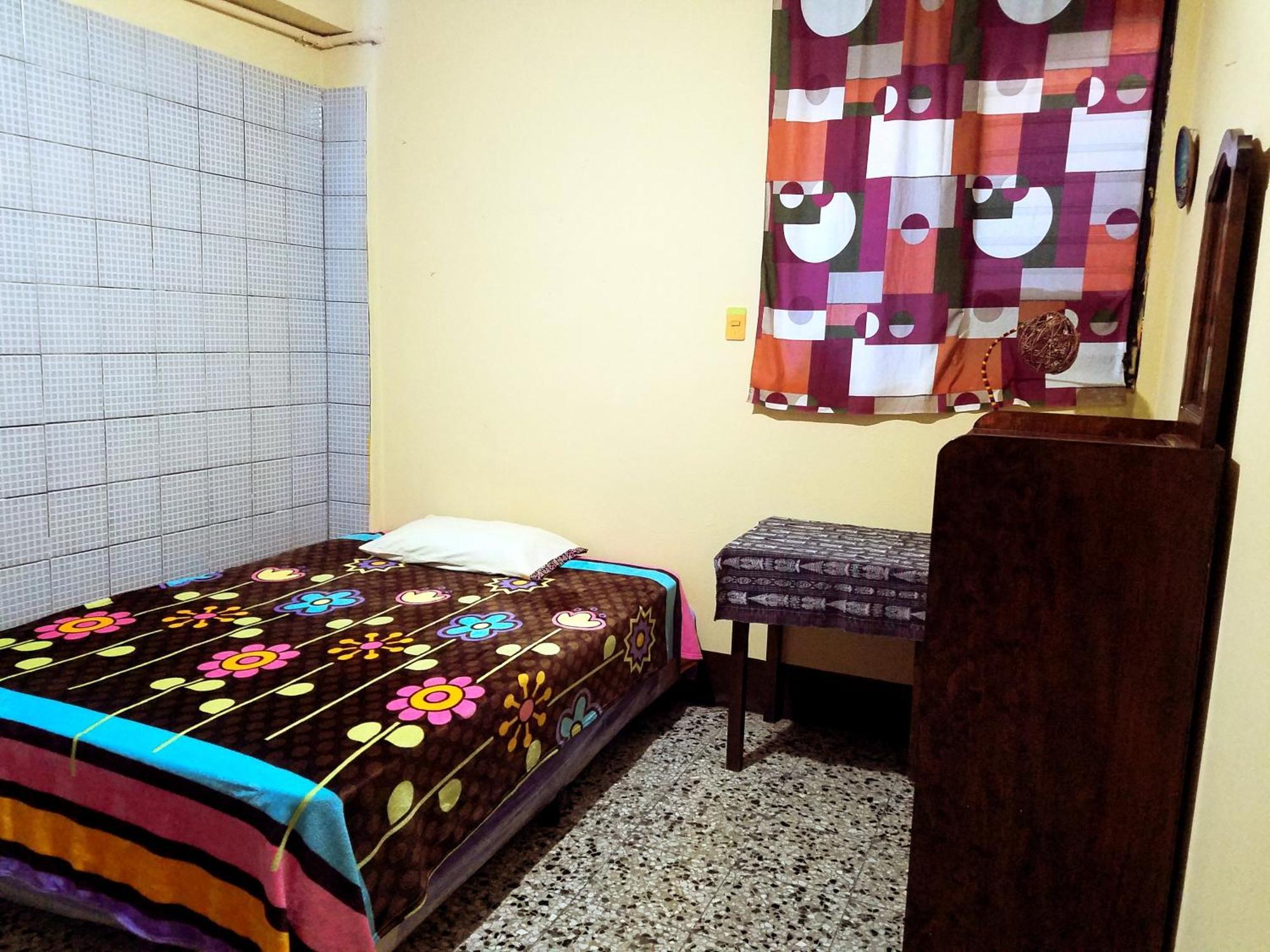 Casa Guillermo Batz Bed and Breakfast San Pedro La Laguna Rum bild